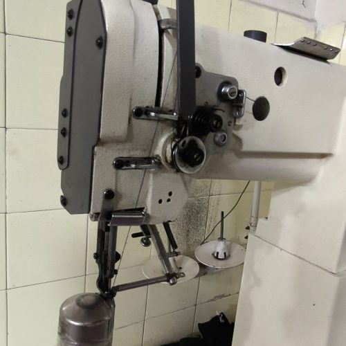 یک دستگاه چرخ صنعتی کفی دوز مارک برند کا پی تال