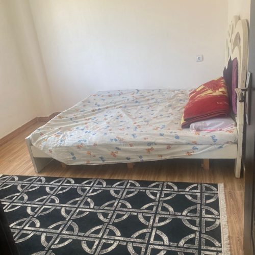 دارای بالکن روبه جنگل و رودخانه