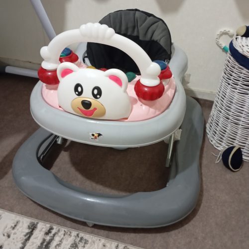 صندلی ماشین  و روروعک و اغوشی