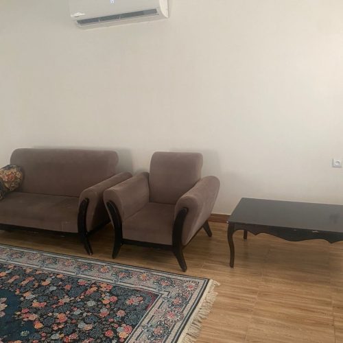 دارای بالکن روبه جنگل و رودخانه