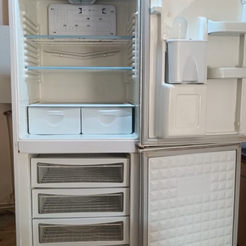 یخچال و فریزر اوست