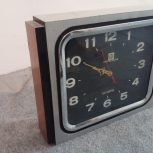 ساعت دیواری قدیمی خیلی تمیز