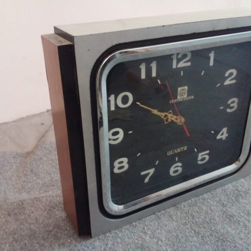 ساعت دیواری قدیمی خیلی تمیز