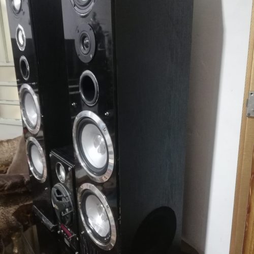 دو عدد باند ایستاده