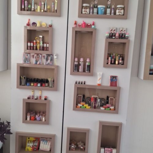 دکوروکلیه لوازم مغازه ارایشی بهداشتی