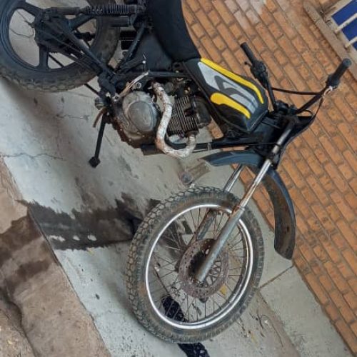 موتور سالم تازه تعمیر پلاک قدیم چراغ جلو عقب نو نصب نشده