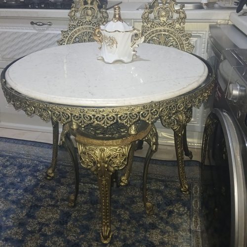 میز صبحانه خوری.