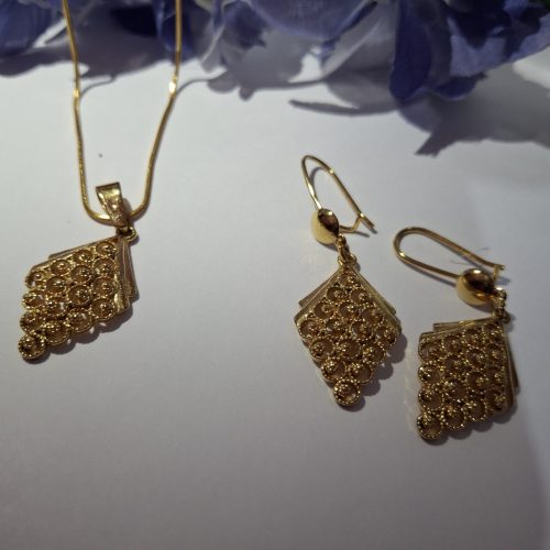 ست گوشواره و گردنبند