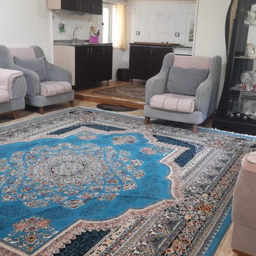 با وسایل اجاره داده میشود.جوی آب هم کنار ویلا دارد