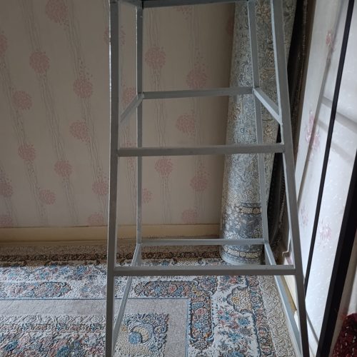 چهار پایه ایستاده اهنی