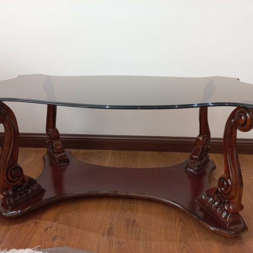 جلو مبلی همراه با میز عسلی