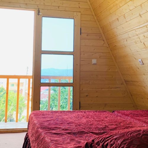 کلبه چوبی ماه تی تی