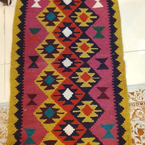 گلیــم‌پشمی‌دسـت‌بافت