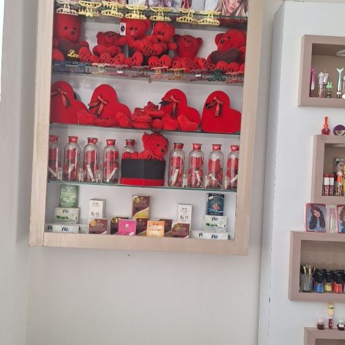 دکوروکلیه لوازم مغازه ارایشی بهداشتی