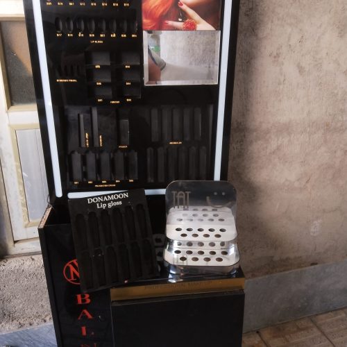 استند آرایشگاه