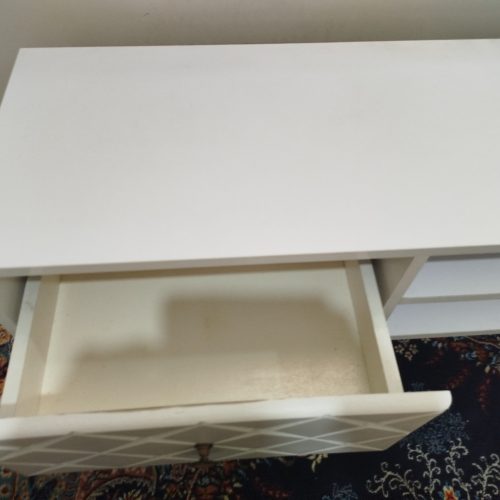 میز تلویزیون سفید