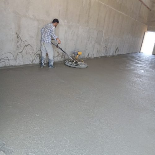 اجرای بتن ریزی کف با دستگاه ماله پروانه ای صیقل