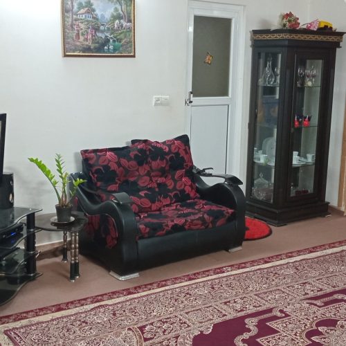 دارای حیاط خلوت محله آرام وامن باهمسایهای بسیارخوب