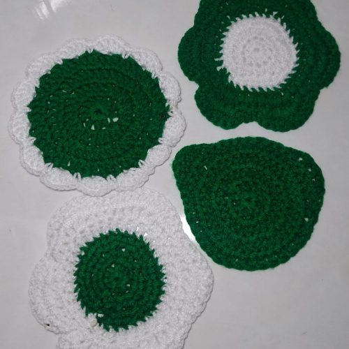 زیرلیوانی قلاب بافی