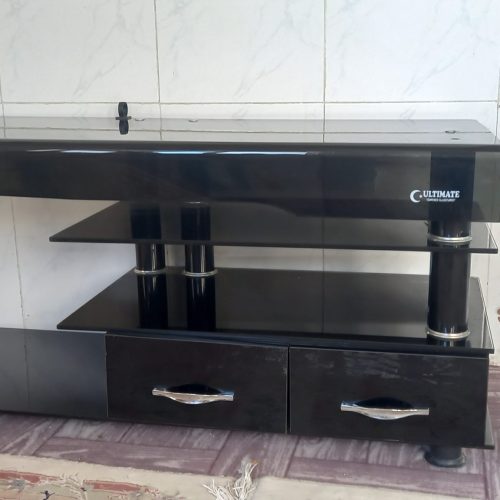 میز تلویزیون شیشه ای سالم و تمیز