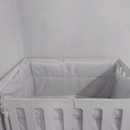 تخت کنار مادر