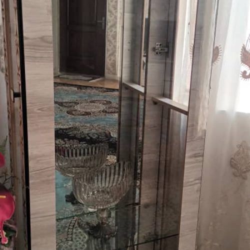 1عددمیزتلویزیون جاکفشی وبوفه درحدیسیارتمیزومحکم هستن،،،