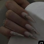 نیازمند مدل کاشت ناخون