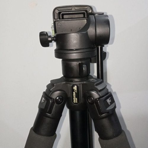 سه پایه حرفه ای دوربین