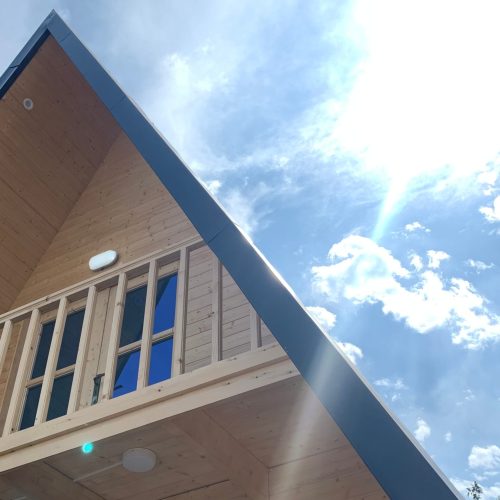 کلبه چوبی ماه تی تی