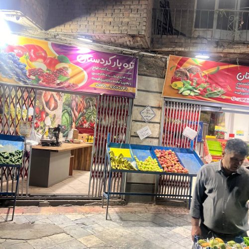 یک باب مغازه 130 مت 100 متر انبار