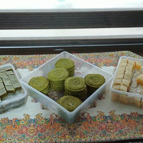 سفارش انواع کیکای کافیشاپی وتربرشی وشیرینی سنتی ومدرن