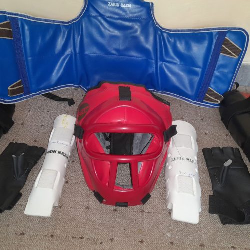 وسایل مبارزه کلاس کونگ فو کاراته و تکواندو کاملا سالم