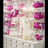 فروشنده برای مغازه لباس زیر زنانه