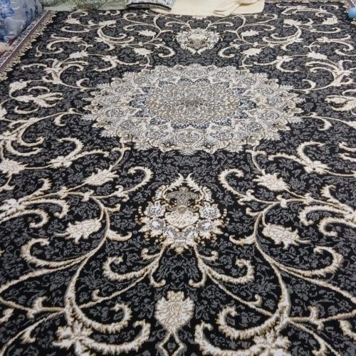 فرش در حد نو فقط 2 ماه استفاده شده