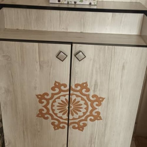 1عددمیزتلویزیون جاکفشی وبوفه درحدیسیارتمیزومحکم هستن،،،