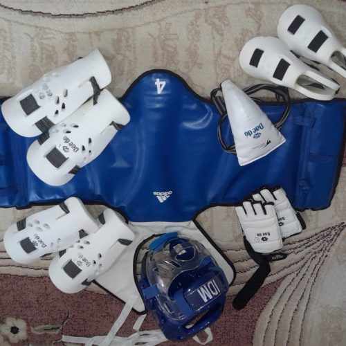 2 دست لباس مبارزه تکواندو