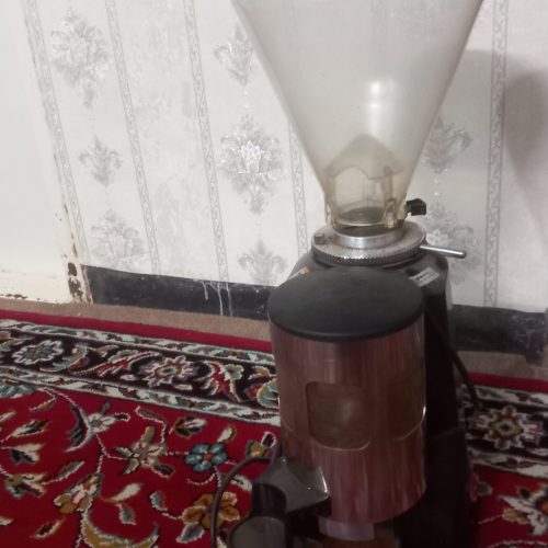 دستگاه قهوه جیمبالی.                      دستگاه آسیاب صنعتی