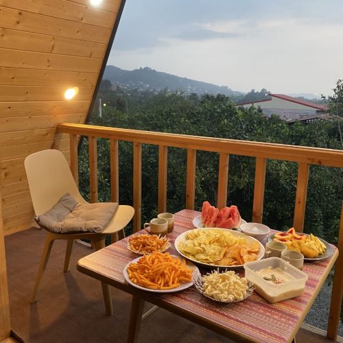 کلبه چوبی ماه تی تی