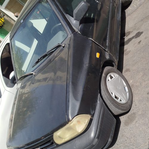 زیر دست کارمند بوده است حساس بوده..