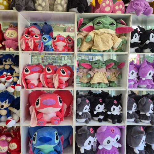 عروسک و ماکت ماشین