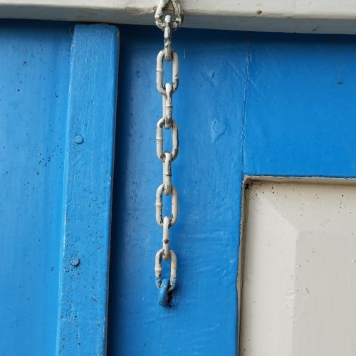 یک عدد در کاملاً چوبی و سنتی ،بسیار قدیمی