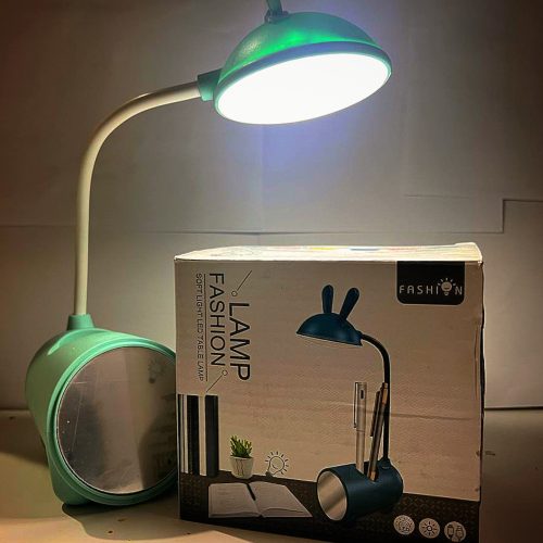 چراغ مطالعه لمسی پرکاربرد و انعطاف پذیر