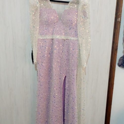 مجلسی سنگ و مروارید یک بار استفاده شده