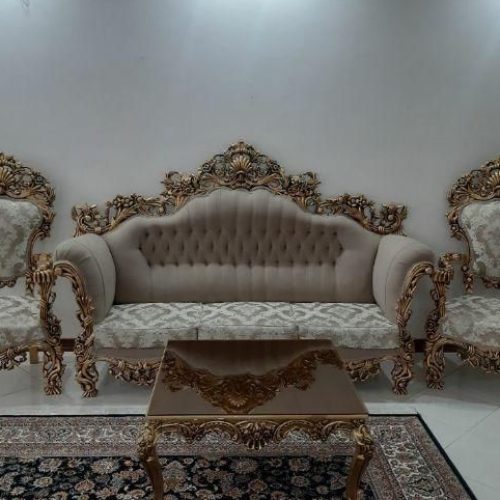 مبل هفت نفره همراه با سه عسلی کاملن سالم و نو