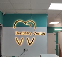 دستیار دندانپزشک و نیروی پذیرش خانم