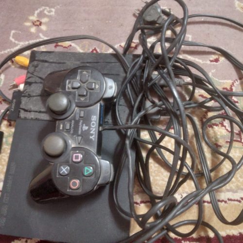 یک دستگاه پلی استیشن 2 نو