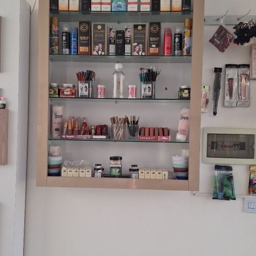 دکوروکلیه لوازم مغازه ارایشی بهداشتی