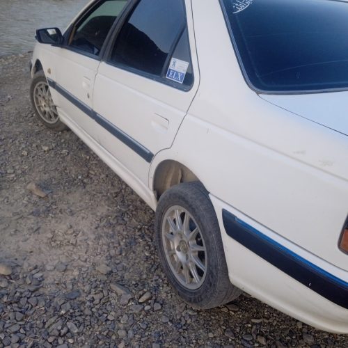 باسلام فروش یک دستگاه خودرو سواری مدل 93داشپورد جدید خط خش جزعی داره