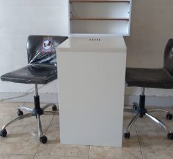 میز ناخن و صندلی