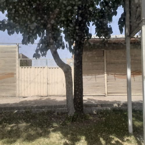 2600متر گاراژ با 4 باب مغازه بهترین جای نجف آباد